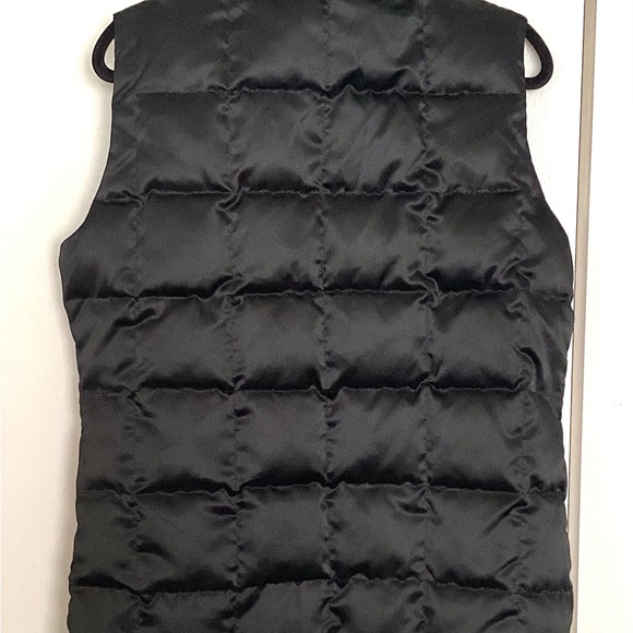 Womens puffer vest. New. Medium - Picture 3 of 3